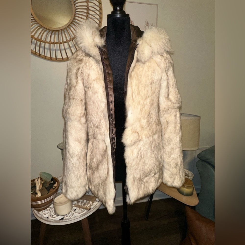 UEC SPLIT END WHITE RABBIT FUR WITH FOX FUR TRIM GLAM JACKET SIZE SMALL - Picture 2 of 6